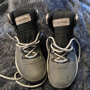 Columbia Women's Waterproof Hiking Boots size 6